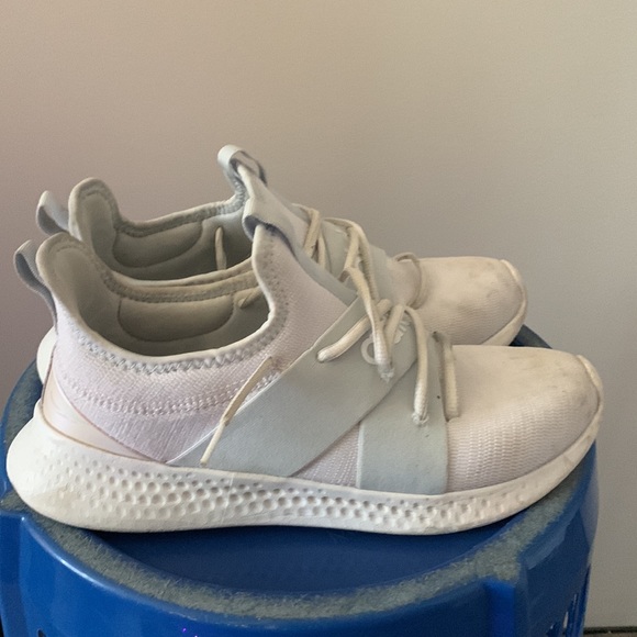 Shoes - Picture 4 of 6